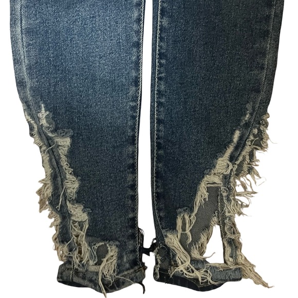 Free People Woman’s Medium Wash Skinny Distressed Jeans With Frayed Ankle Detail - Picture 7 of 9